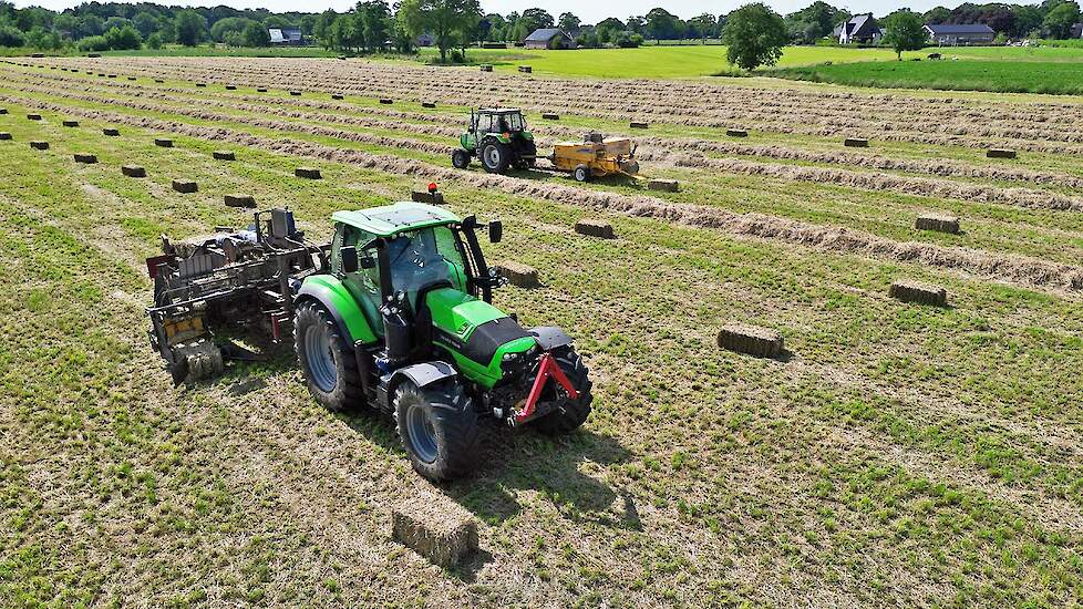 Balen persen en bundelen | Deutz-Fahr + New Holland | AJ Bedrijfsdiensten | 2022