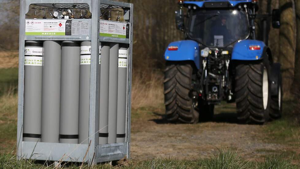 BasGas waardeert het biomethaangas op, zodat het geschikt is voor de trekker. Het verzorgt ook de distributie van biomethaan in flessen voor mobiele tankinstallaties. 