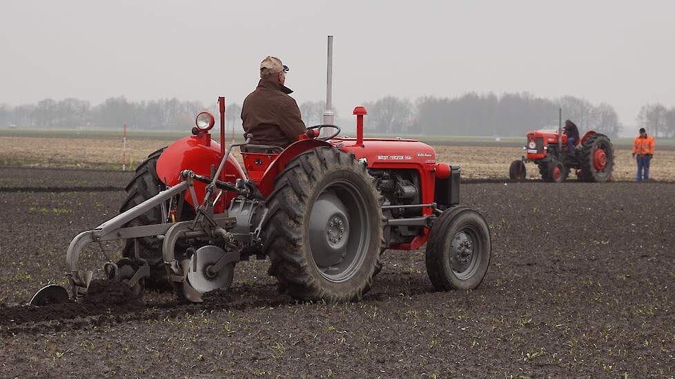 Ferguson en Massey Ferguson ploegdag in Smilde