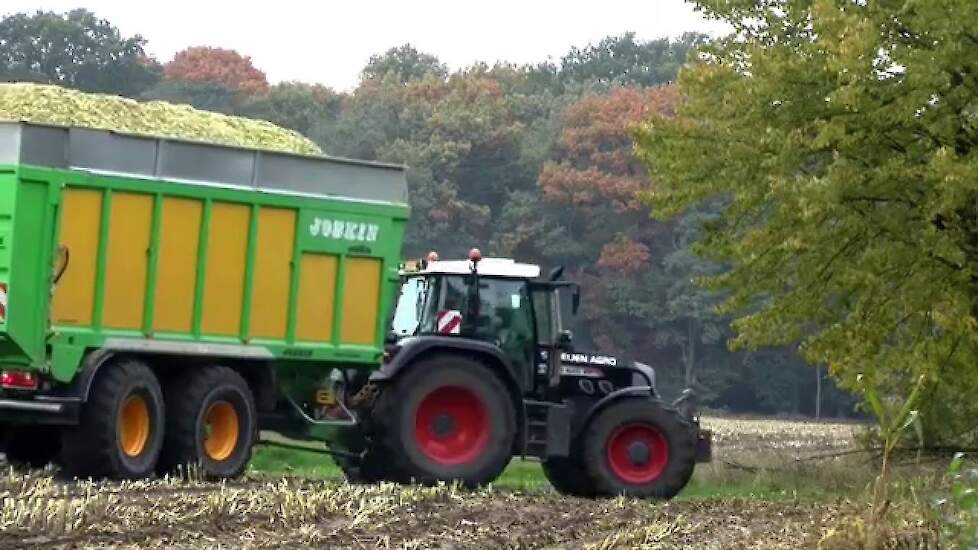 Snoeijen Agro met de Joskin Drakkar in het maïstransport Joskin