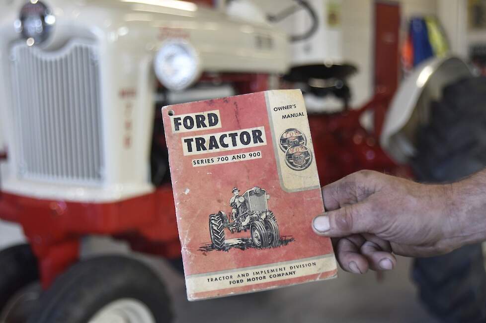 De Ford 740 werd gekocht in Amerika. De originele handleiding kreeg de broers Versteeg er gratis bij.