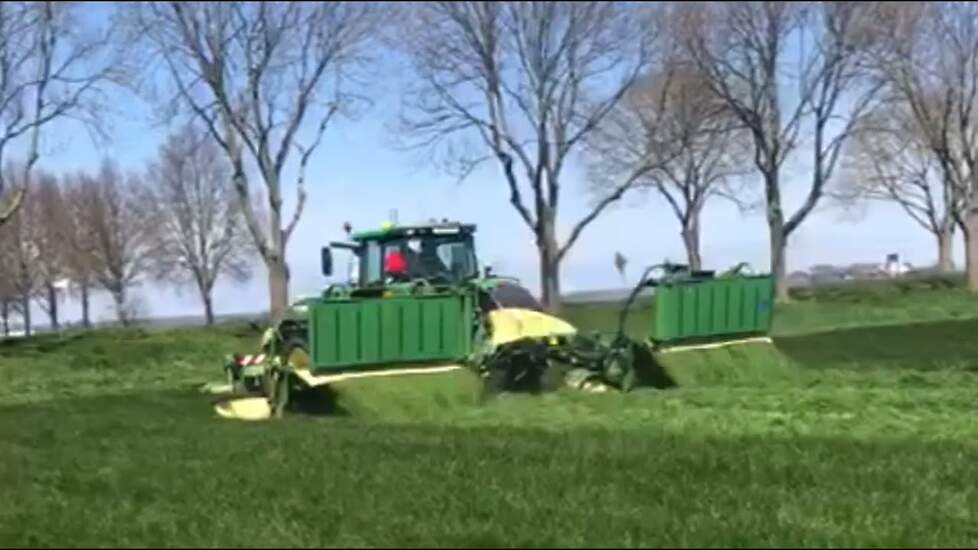 Krone EasyCut b 1000 cv. en een frontmaaier de EasyCut F 360cv