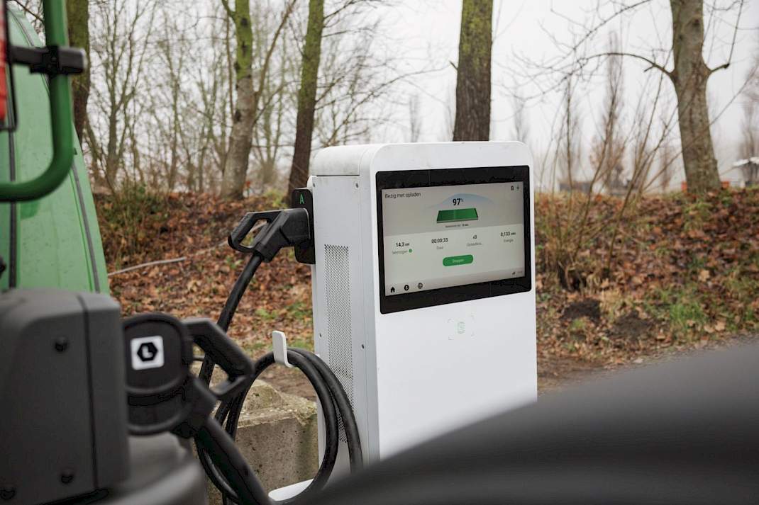 Opladen van een elektrische trekker.