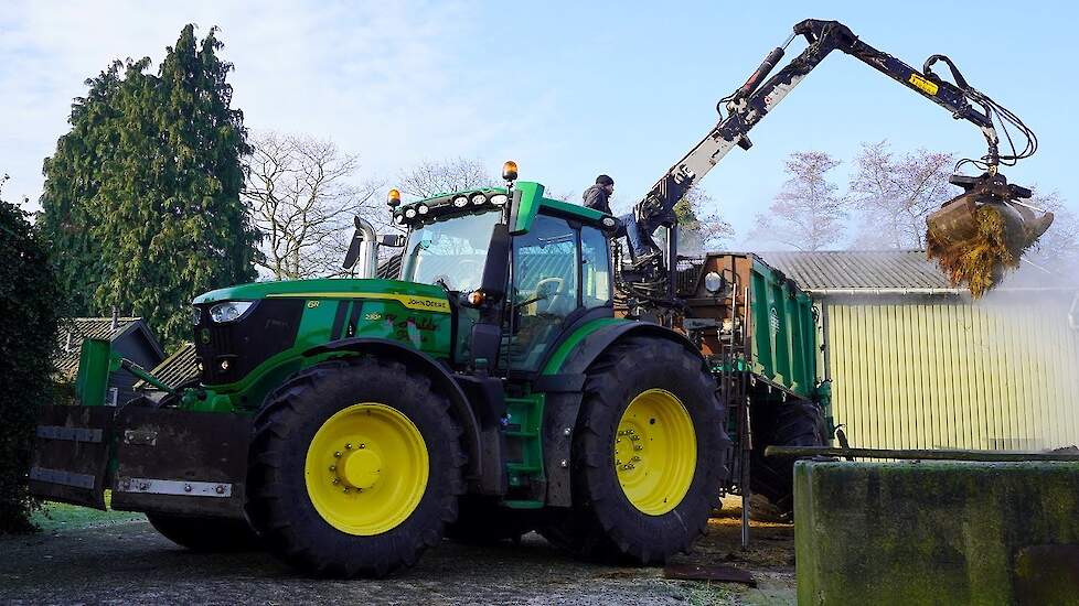 2023 | New John Deere 6R 230 | Mest laden + strooien | K Mulder Putten | Spreading manure | Tebbe