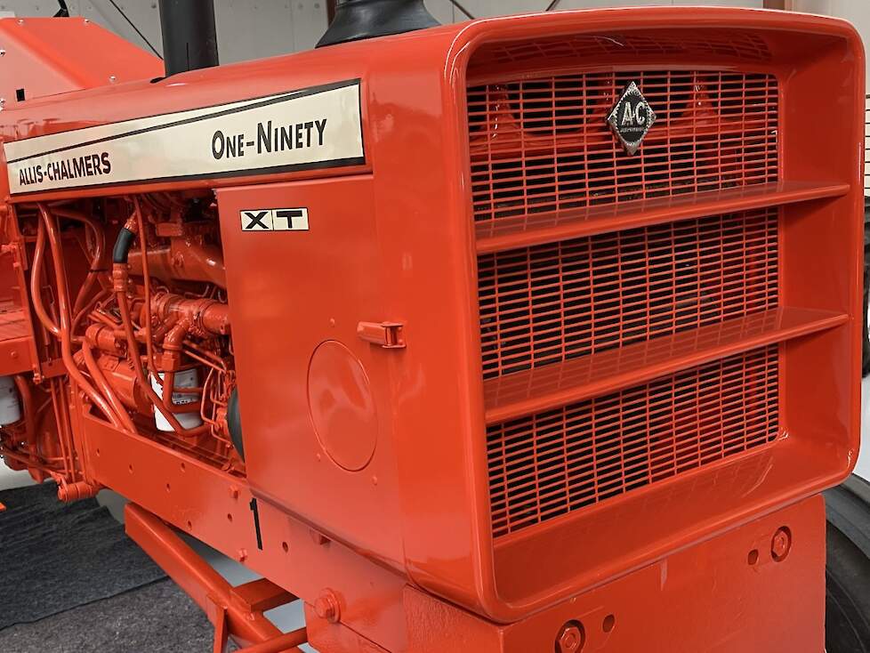 Allis-Chalmers heeft in de jaren zestig een tijdje samengewerkt met Renault. De neus van de One Ninety lijkt de inspiratie te zijn geweest voor de neuzen van de latere Renaulttrekkers.