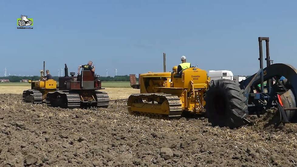 Caterpillar rupstrekkers in actie Polderpioniers Velddag 2023 in Flevoland