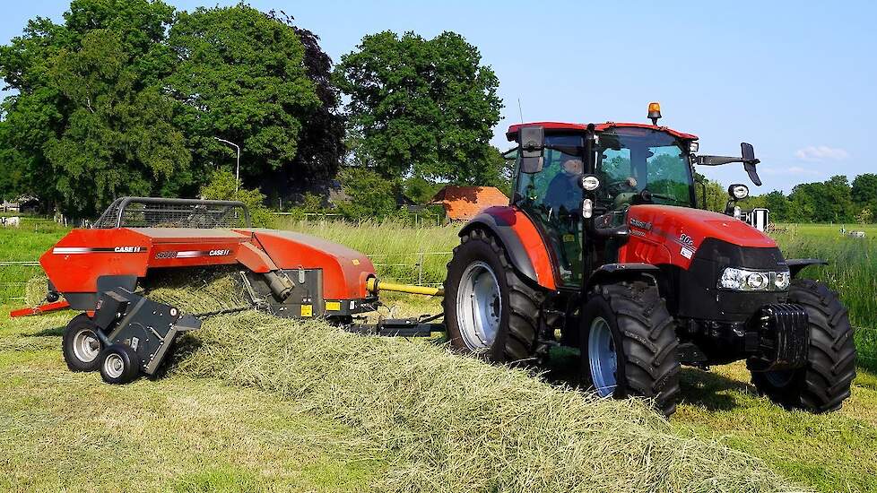 Case IH Farmall 90C | Baaltjes persen | Busweiler Nunspeet | Pressing bales | Ballen pressen | 2023