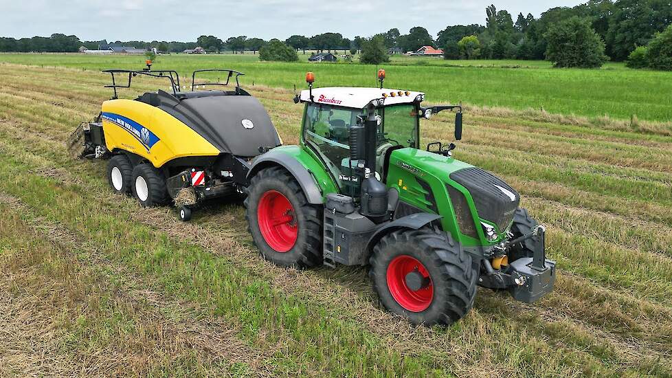 Pressing Straw Bales | Fendt 828 + New Holland | Schimmel | 2023