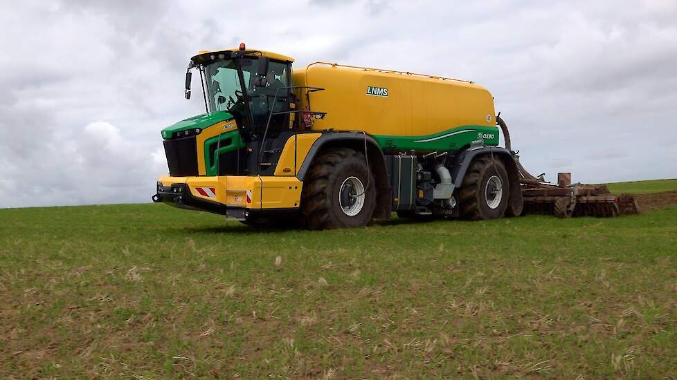 OXBO de vierwieler AT5104 LNMS op demotour in Duitsland