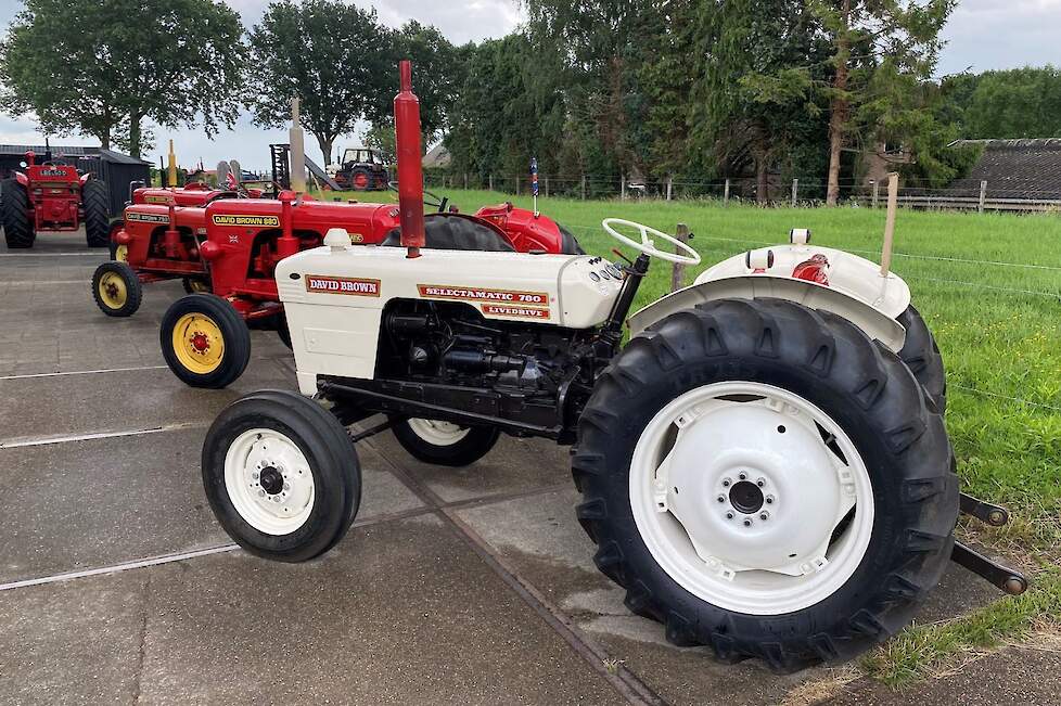 Deze 780 Selectamatic was een tussenmodel. Hij heeft het formaat van een 770 maar de sterkere motor van een 880. De trekker is onder andere uitgerust met een doordraaiende aftakas, vandaar de toevoeging ‘livedrive’ aan de merknaam.