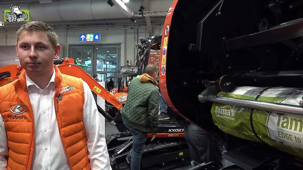 Balenpersen en schoffelmachines bij Kubota