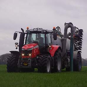 Massey Ferguson Grasland Bemesten Met Massey Ferguson S Dyna Vt Trekkerweb Nl