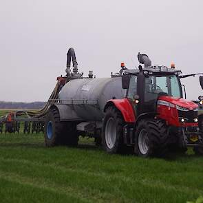 Massey Ferguson Grasland Bemesten Met Massey Ferguson S Dyna Vt