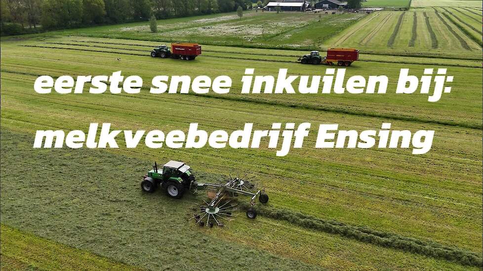 eerste snee inkuilen bij: melkveebedrijf Ensing, met 2 combinaties!