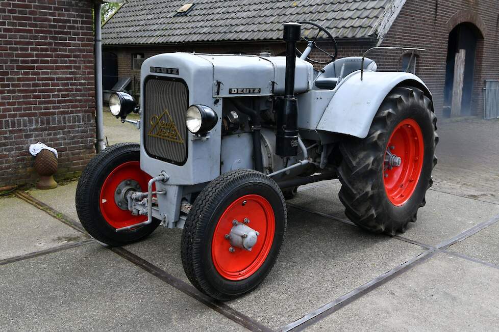 De Deutz F2M315 is van 1937 en heeft een 2-cilinder, 3,4 liter watergekoelde motor van 28 pk.