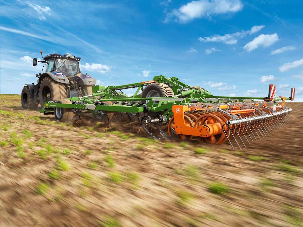 De getrokken zaaicombinatie Cirrus Grand met een werkbreedte van 9 m staat voor een precies, flexibel en slagvaardig gebruik.