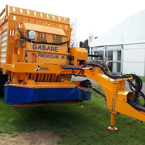 Nieuw op Nederlandse bodem is de Bélair Zero Graze wagen. Geïmporteerd door Farmstore uit Cuijk (NB). Bélair is een franse producent die al 50 jaar machines voor de veehouderij maakt. Wilko Jilissen, eigenaar van Farmstore, heeft vertrouwen in het zomerst