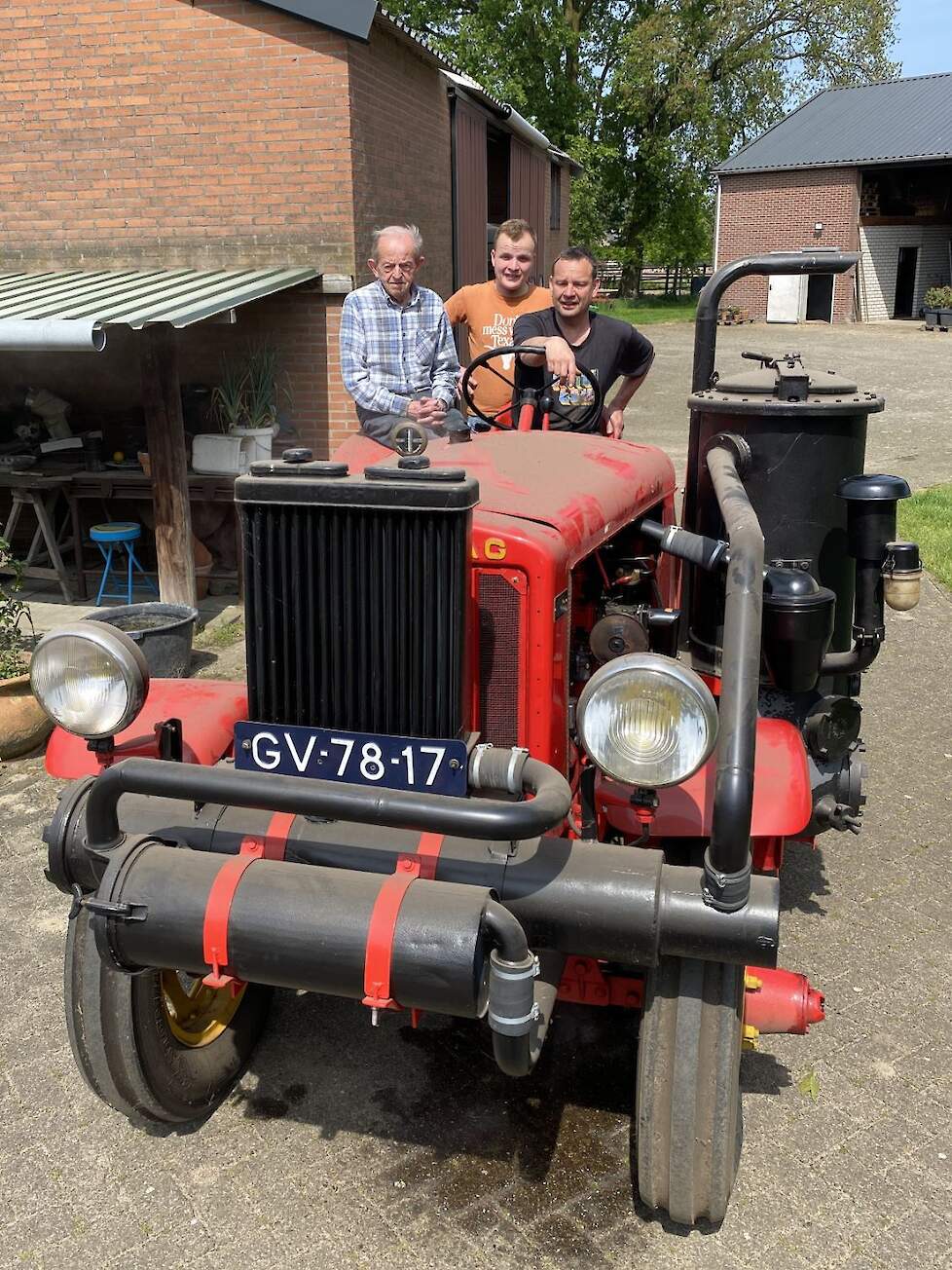 Drie generatie Van Zeeland op de R40: opa Adriaan, vader Anton en zoon Thomas.