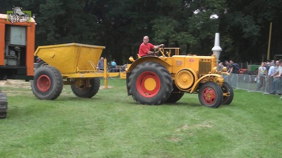 Lanz Bulldog D 9506 aan het zanddumperen  wat een sound!  Trekkerweb