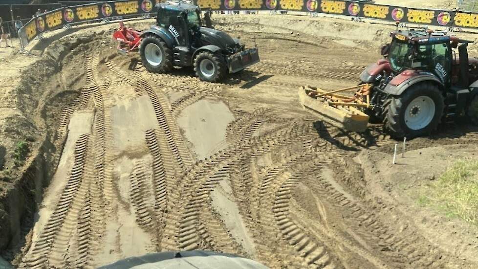 Valtra trekkers in actie op de Zwarte Cross 2024