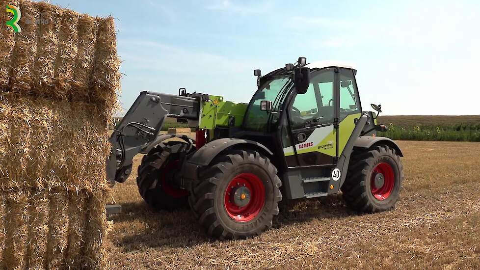 Claas Scorpion in het stro transport