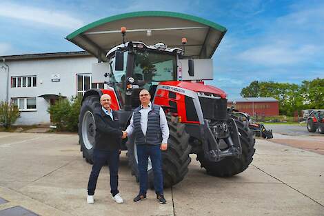 Op de foto (vlnr): Alexander Hauser, Managing Director of Mechan Germany GmbH,  Benjamin Zuck, Managing Director of Landmaschinen Roschwitz GmbH.