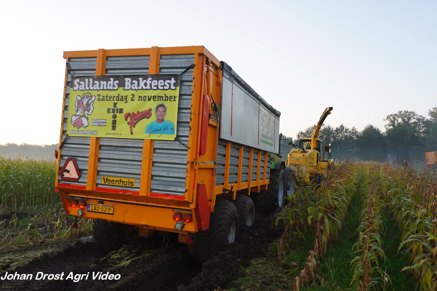 Maïs hakselen en modderen met New Holland FX38 Trekkerweb nl