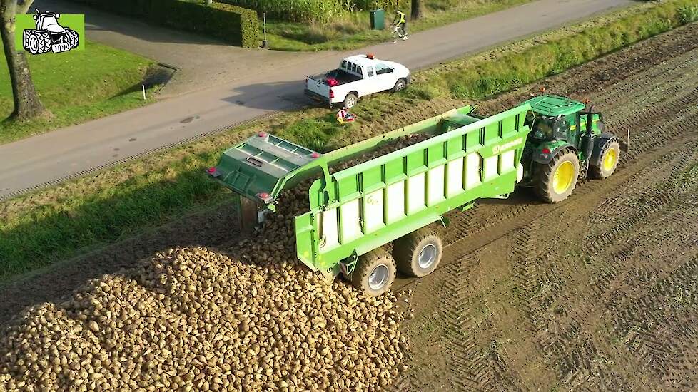 Suikerbietentransport met Krone GX 440