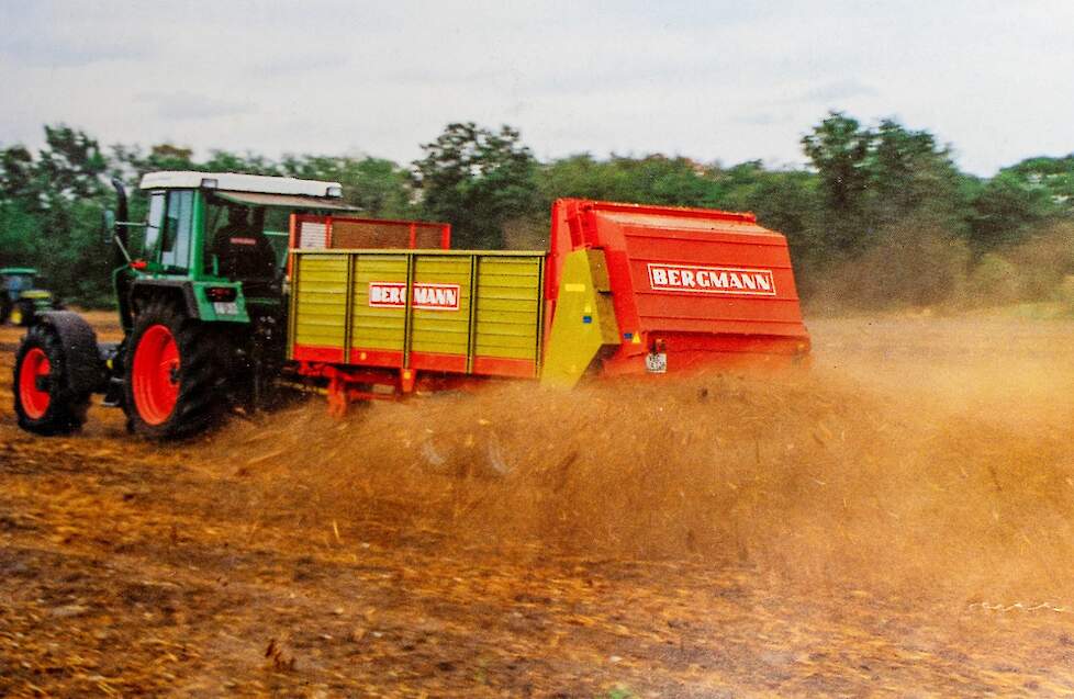 Sinds 1991 worden er BERGMANN universeelstrooiers geproduceerd. Hier een van de eerste universeelstrooiers, de TSW 800, in actie op het veld.