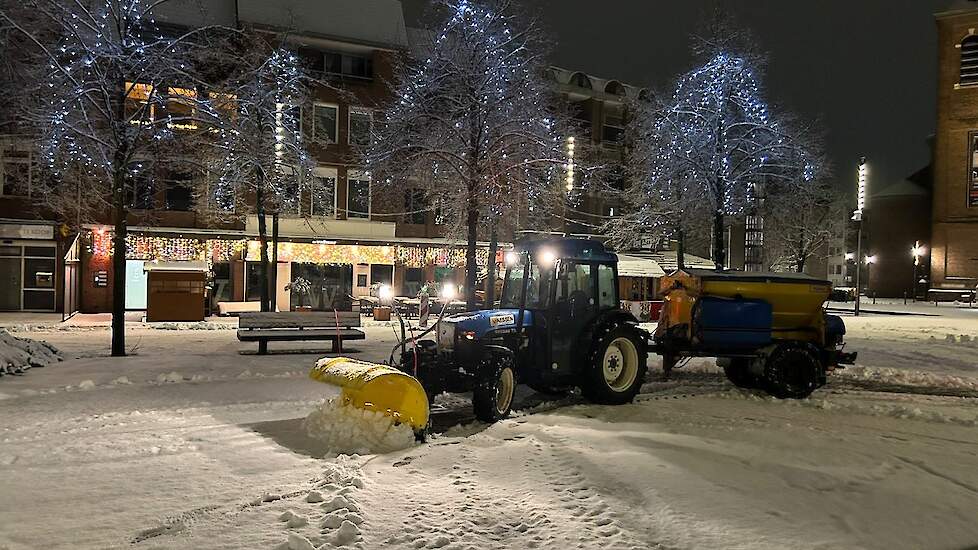 Vaessen voert deze werkzaamheden uit in opdracht van de regionale afvalinzamelaar RD4 die voor de gemeenten uit de Parkstad regio ook verantwoordelijk is voor het sneeuwvrij houden van wegen, fietspaden en parkeerplaatsen.