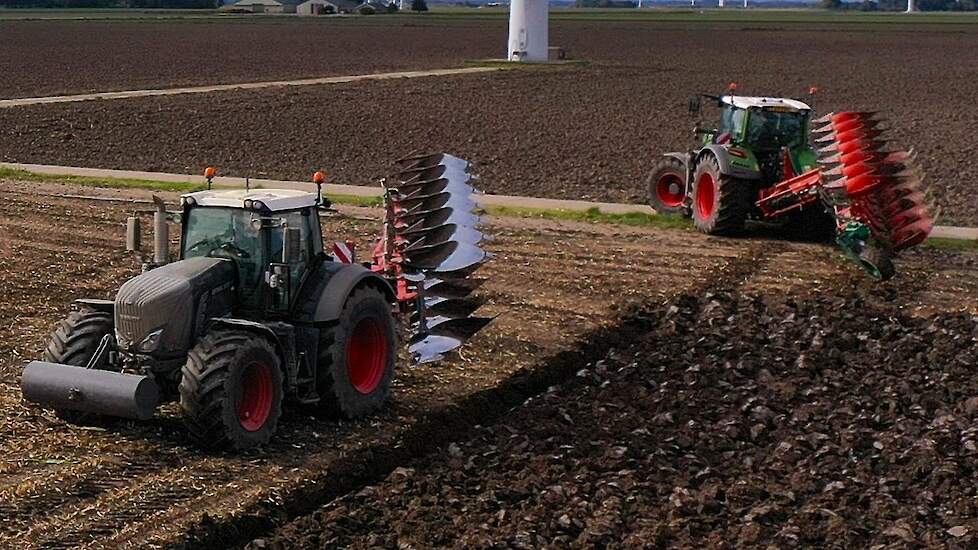 On-land ploegen met de Kverneland LO 7-schaar ploeg