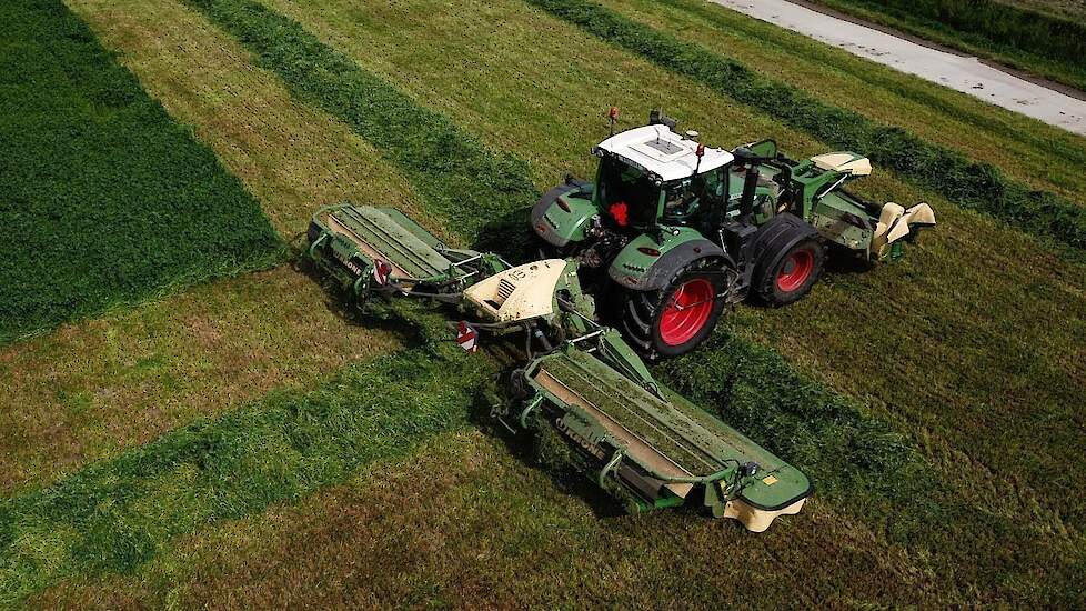 Breure Loonwerk Fendt 722 Lucerne maaien nieuwe Krone tripel maaier Trekkerweb