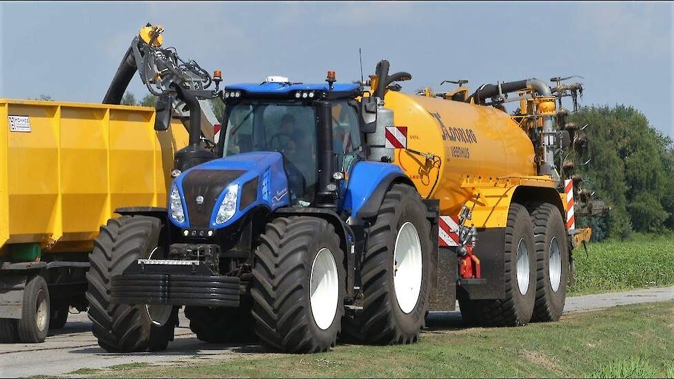 New Holland T8.410 Genesis 410 pk Veenhuis 18 kuub Moorlag Mestverwerking