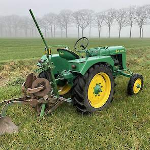 Met deze combinatie van trekker en ploeg deed opa Michielsen mee aan ploegwedstrijden voor oldtimers.