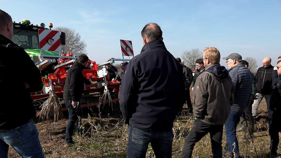 Demo vanggewas onderwerken door frezen en mulchen