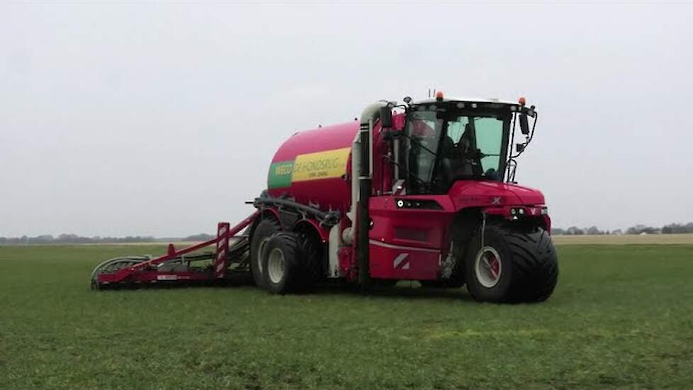 zode bemesten met een vervaet hydro tryke xl met claas 810 axion met schuitemaker robusta