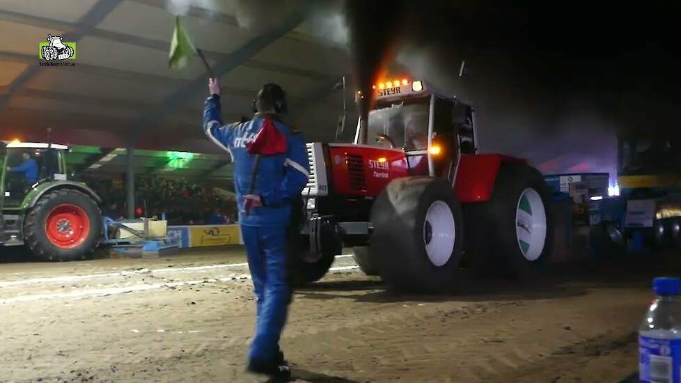 Diesel geweld in de  Standaard XL 8 ton klassa Tractorpulling Indoor Putten 2025